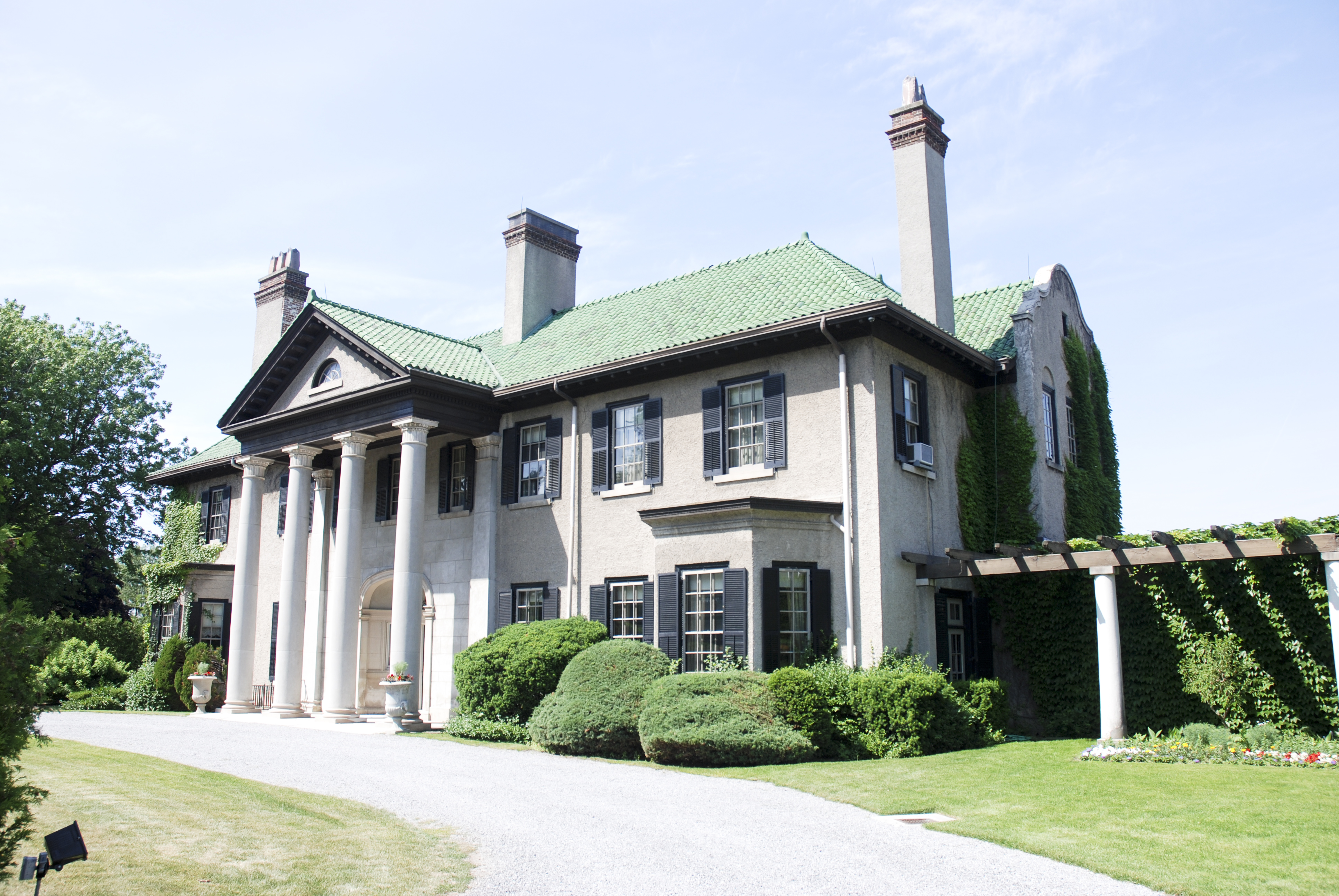 Parkwood_Estate_National_Historic_Site_of_Canada_2007.jpeg