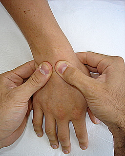 Swelling / tenderness bilaterally for several weeks suggests rheumatoid arthritis.